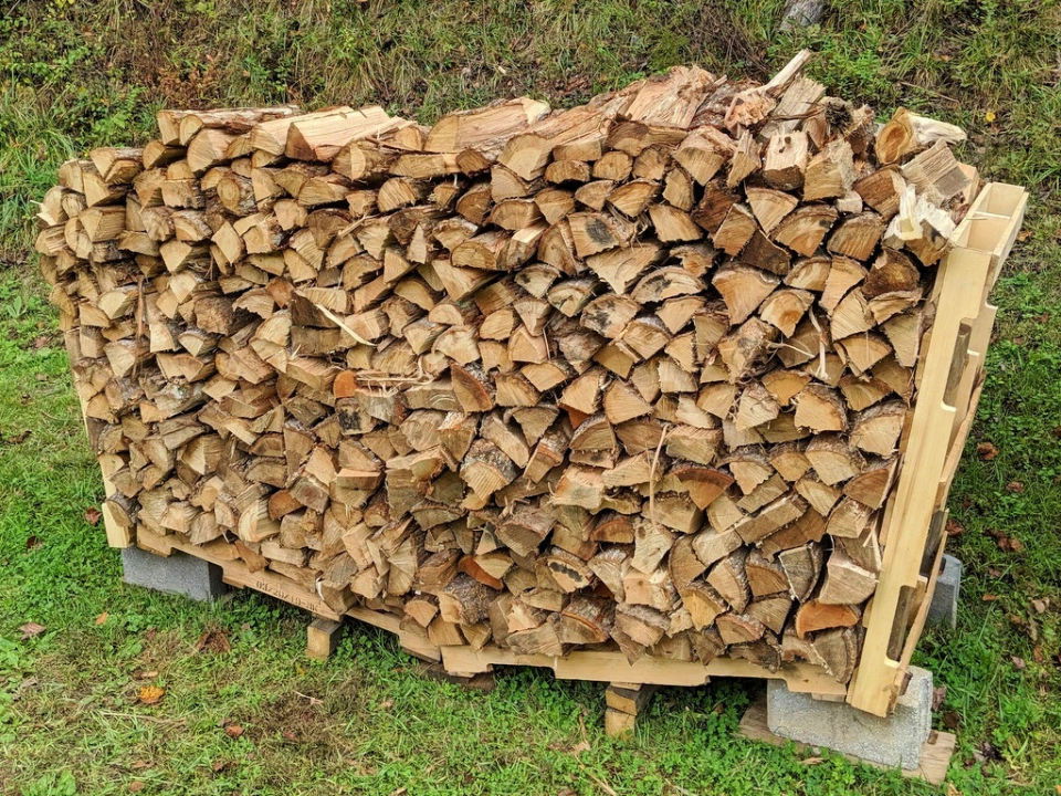 DIY Pallet Rack for Storing a Cord of Firewood