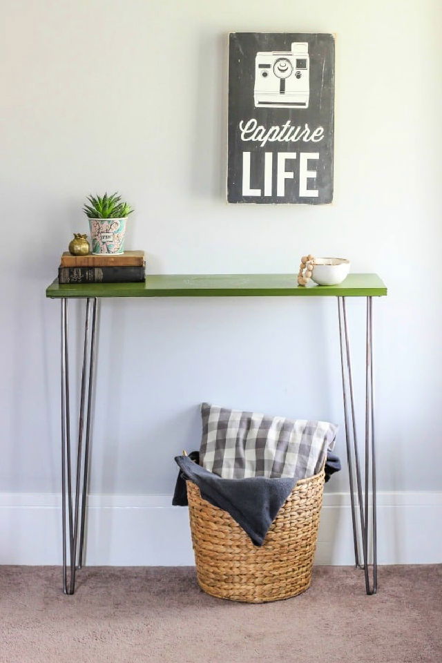 Easy Hairpin Leg Entryway Table
