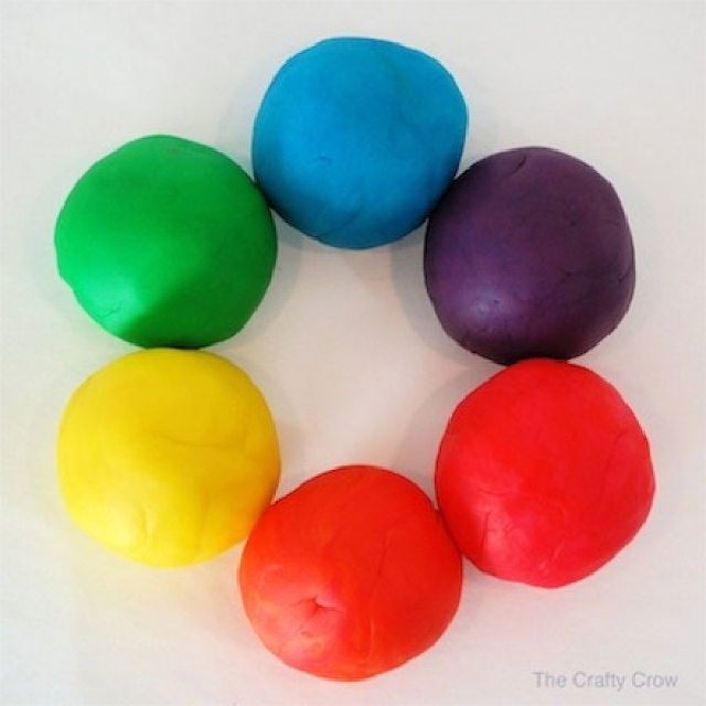 How to Make Play Dough From Flour